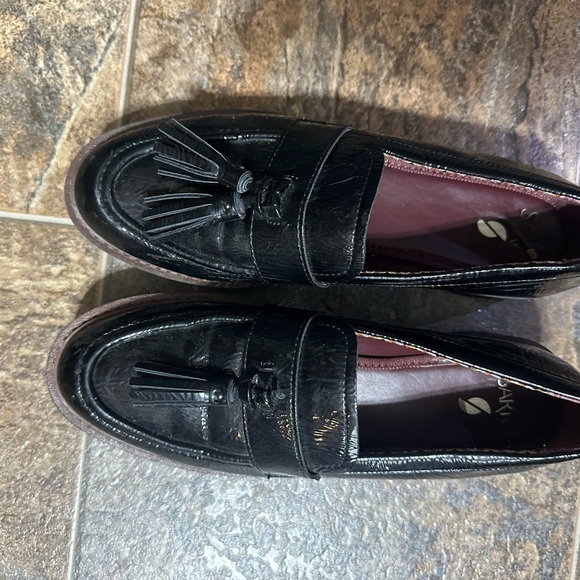 4/25$ Franco Sarto Black Loafers with Sleek Design - Picture 2 of 6